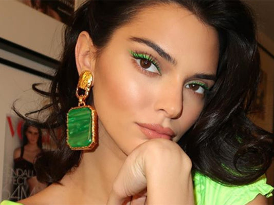 How to wear the green makeup?